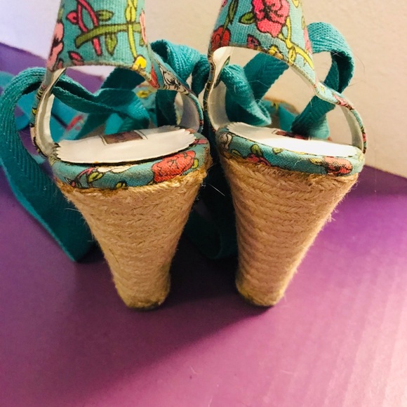 Heels - Picture 2 of 2